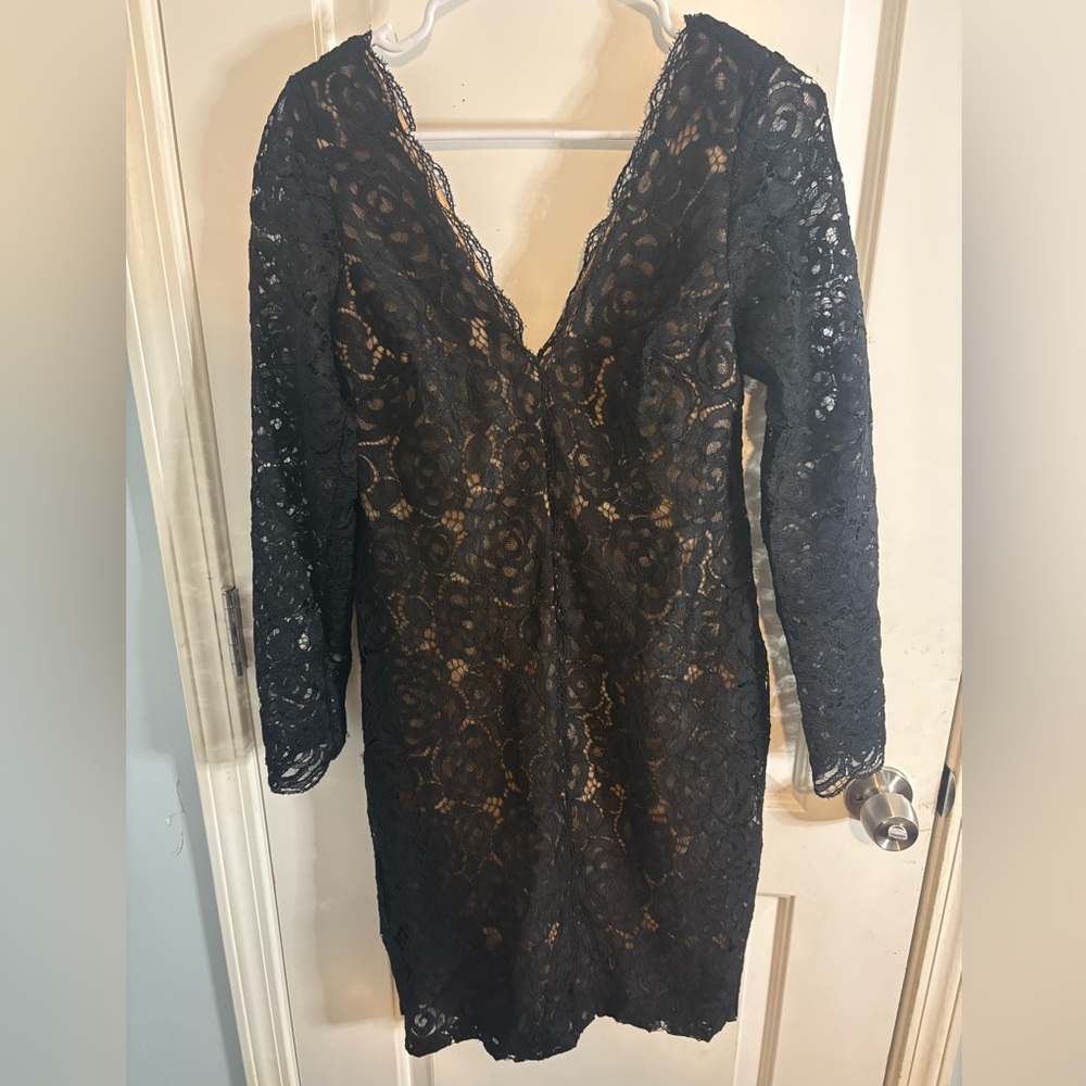 Vera Wang Black Lace Long Sleeve mini Dress size 8 EUC